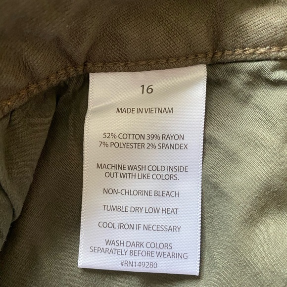 Slink Jeans fray hem shorts - Picture 3 of 3